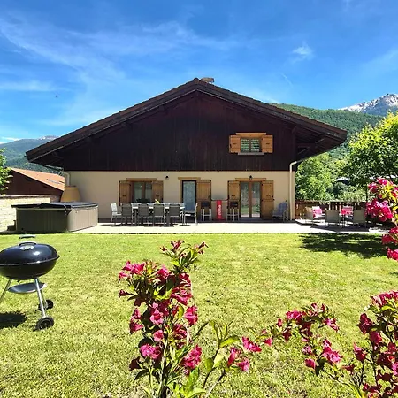 Avec Jacuzzi, Billard, Jardin Clos, Proche Paradiski בקתה